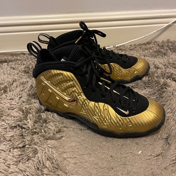 AIR FOAMPOSITE ONE 'METALLIC GOLD'Kids 7 Women 8.5 - Picture 2 of 4
